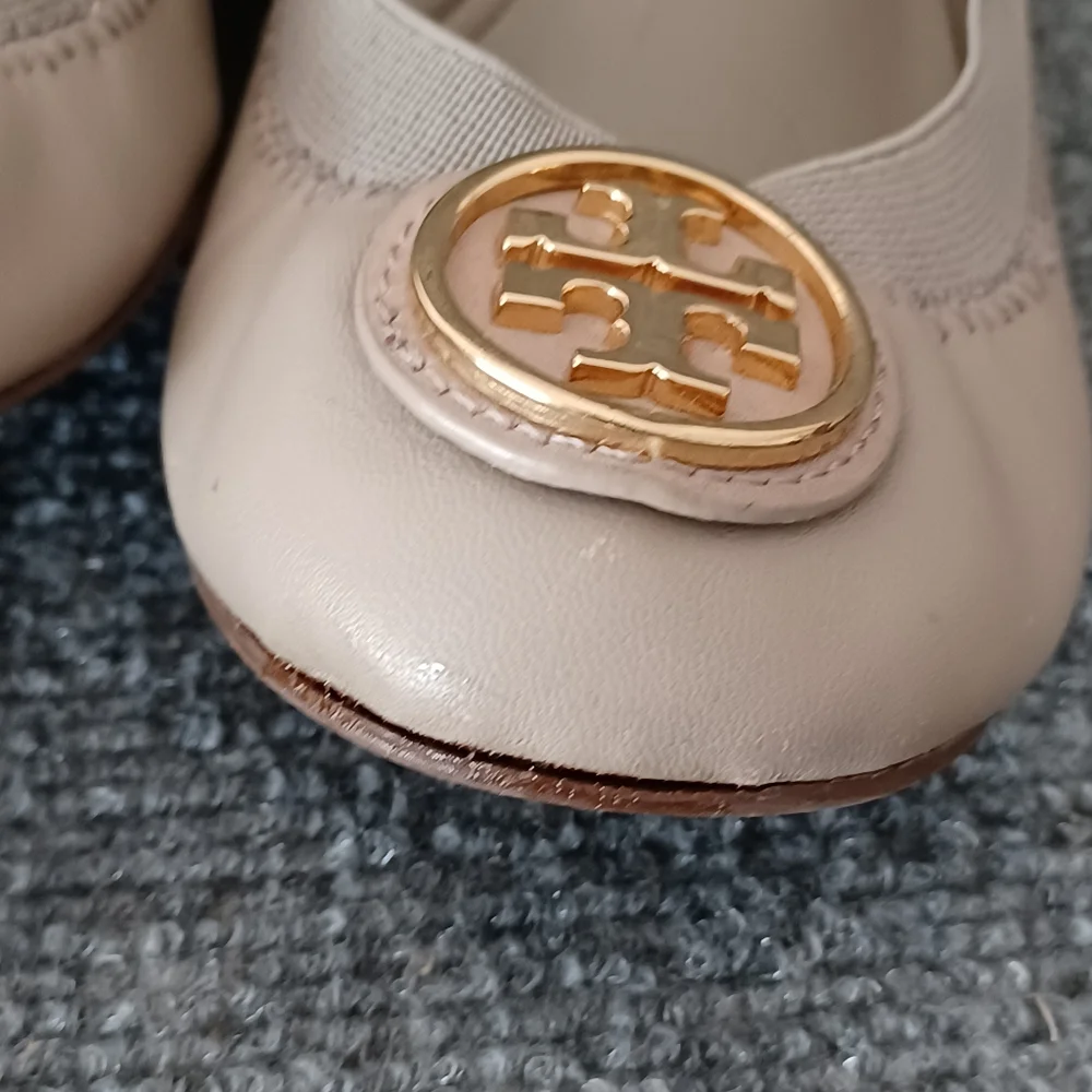 Tory Burch Women Caroline Wedge Heel Size 7.5 Preppy Leather Logo Defect